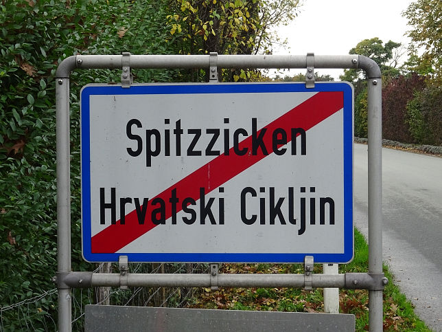 Spitzzicken, Ortstafel