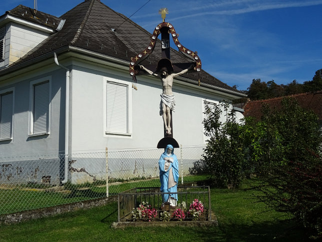 Steingraben, Holzkreuz an der L118