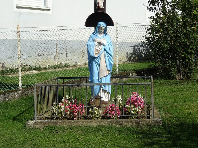 Steingraben, Holzkreuz an der L118