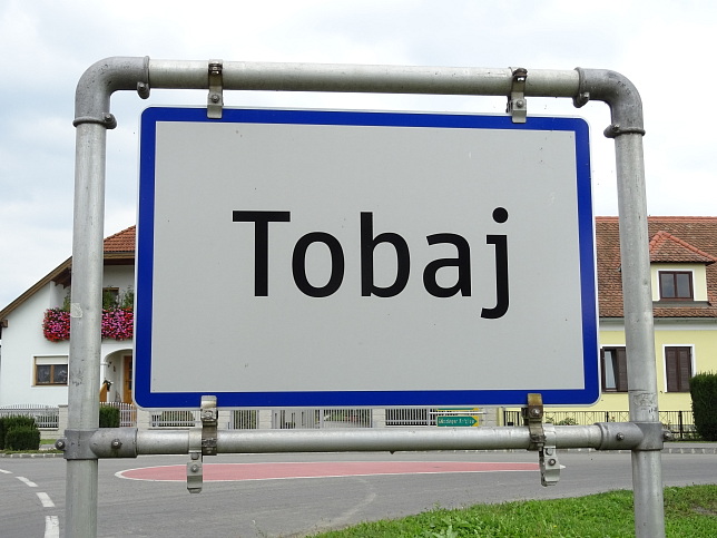 Tobaj, Ortstafel