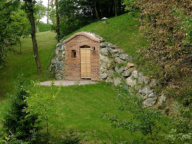 Tobaj, Erdkeller