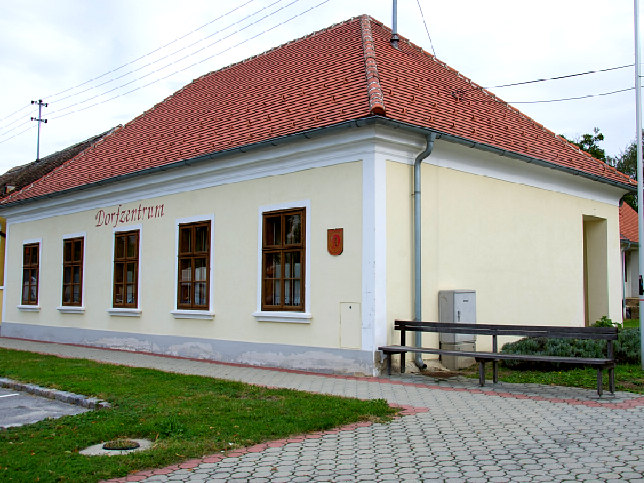 Unterloisdorf, Dorfzentrum bzw. ehem. Schule