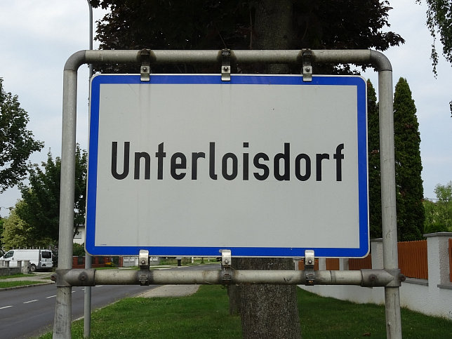Unterloisdorf, Ortstafel