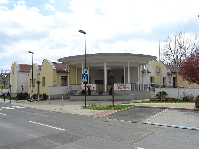 Unterwart, Volksschule und Kindergarten