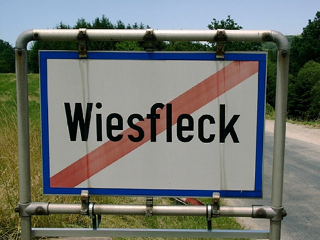Wiesfleck, Ortstafel