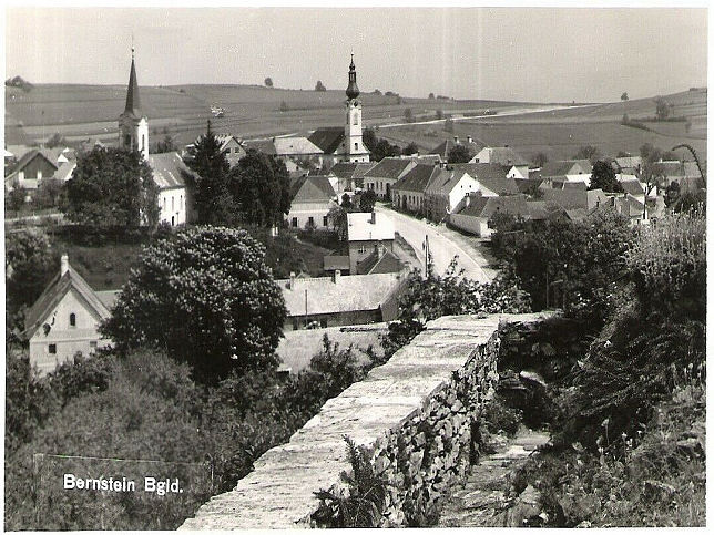 Bernstein, Ortsansicht mit 2 Kirchen