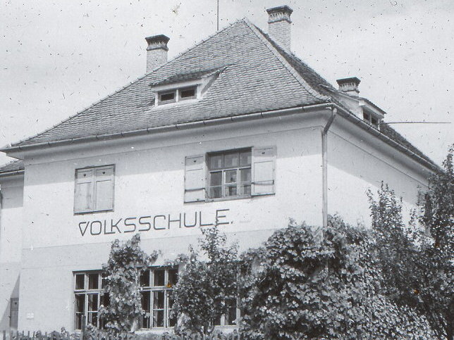 Hackerberg, Volksschule