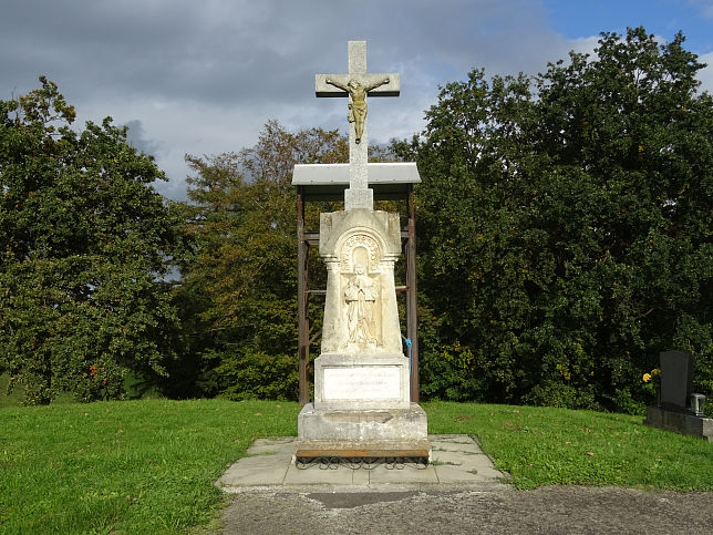 Hagensdorf und Luising, Friedhofskreuz