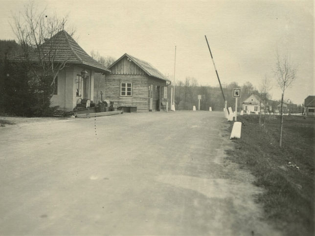 Heiligenkreuz, Grenzbergang