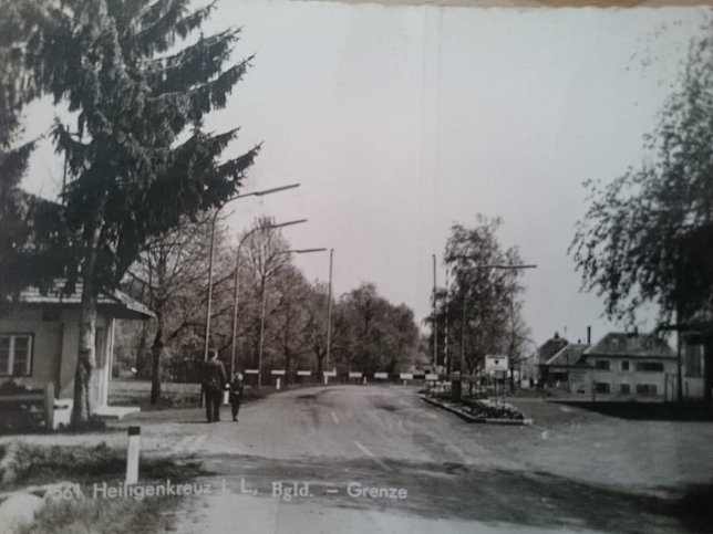 Heiligenkreuz, Grenzbergang