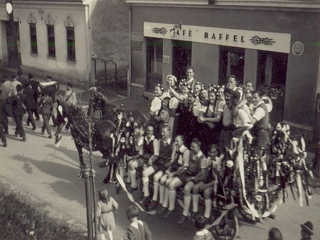 Jennersdorf, Fahrt zum Maitanz, 1938