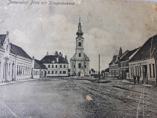 Jennersdorf, Platz mit Kriegerdenkmal, 1924