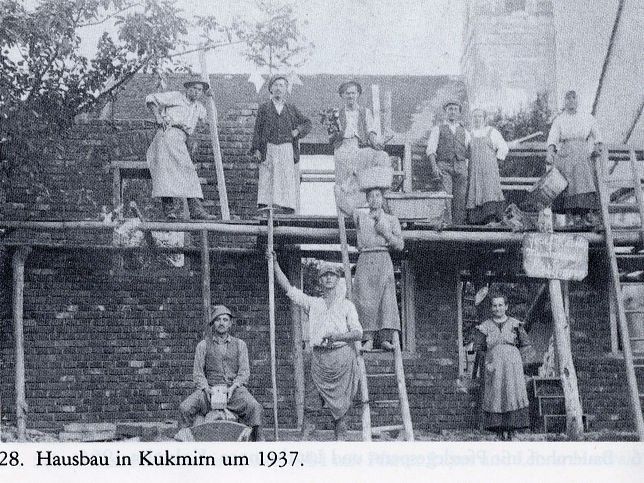 Kukmirn, Hausbau