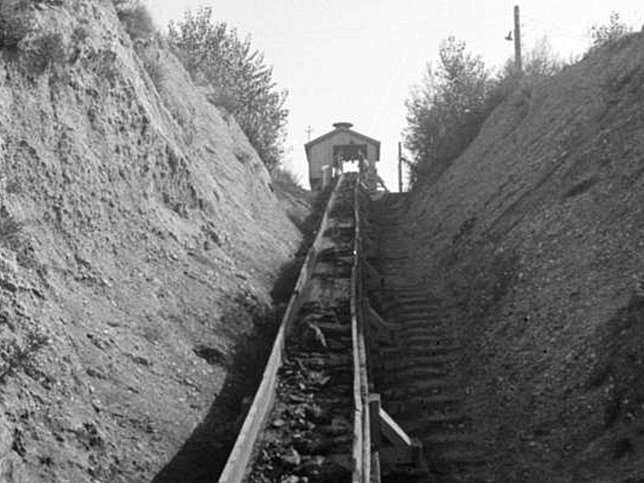 Neufeld an der Leitha, Braunkohleabbau