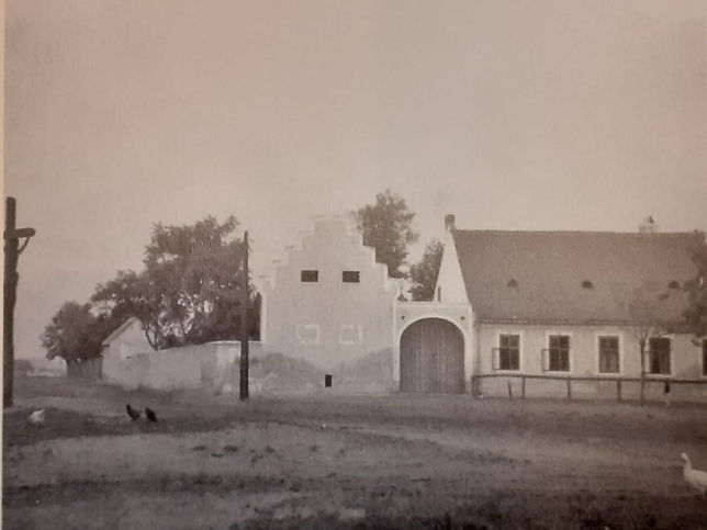Pama, Minarik-Hof
