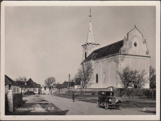 Schtzen am Gebirge, Kirche