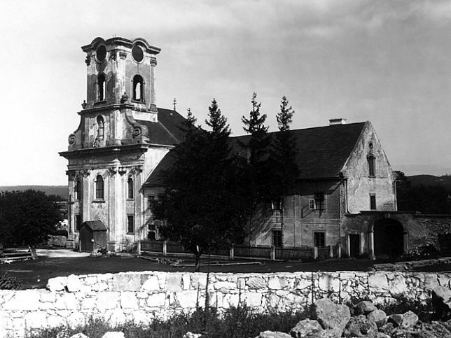 Stotzing, Kirche und ehemaliges Servitenkloster